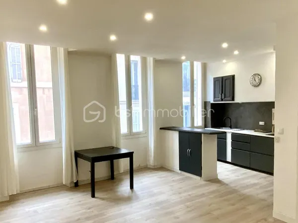 Bel appartement fonctionnel, proximité immédiate Prefecture