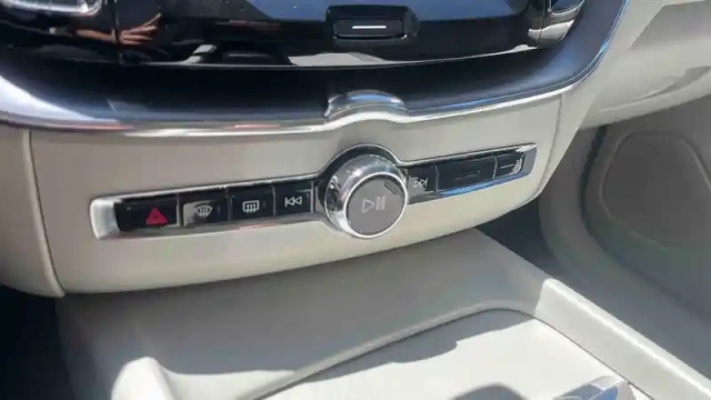 Volvo Xc60 t6 recharge awd 253 ch + 145 ch geartronic 8 — photo 9
