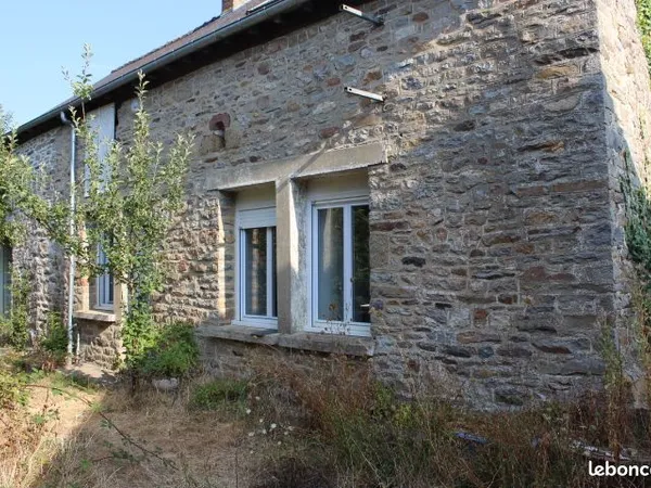 Maison en pierres avec dépendances et terrain
