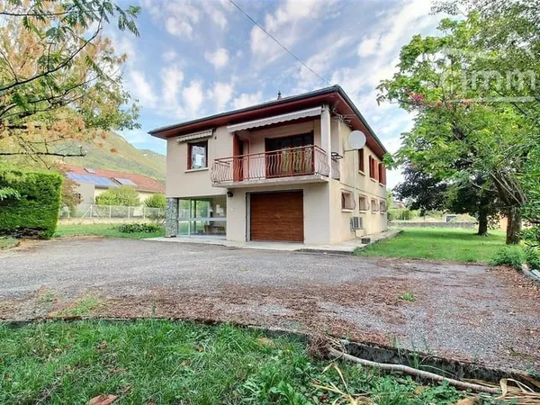 À vendre - Maison 5 pièces avec terrain de 1 541 m² à La Terrasse