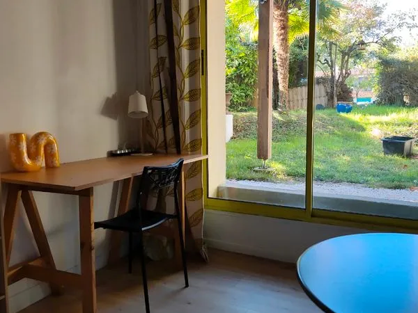 Chambre meublée calme et lumineuse