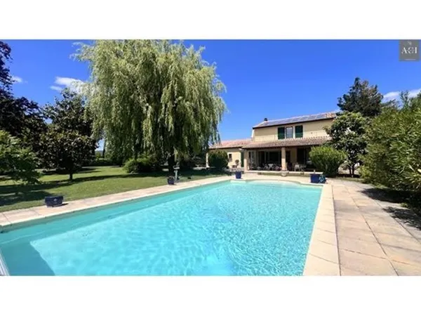 Villa 11 pièces 206 m²