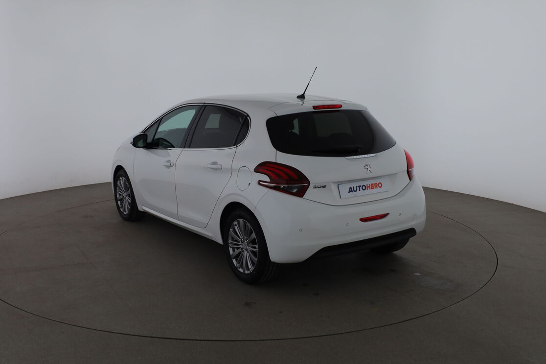 Peugeot 208 1.2 PureTech Allure EAT6 — photo 3