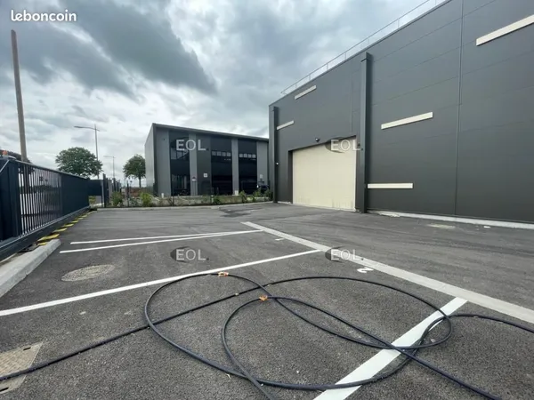 Local industriel 637 m²
