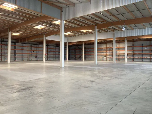 Entrepôt 6702 m²