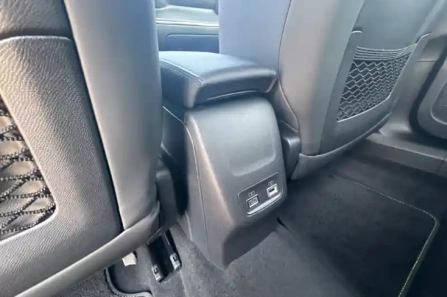 Peugeot 2008 hybrid 145 e-dcs6 — photo 30
