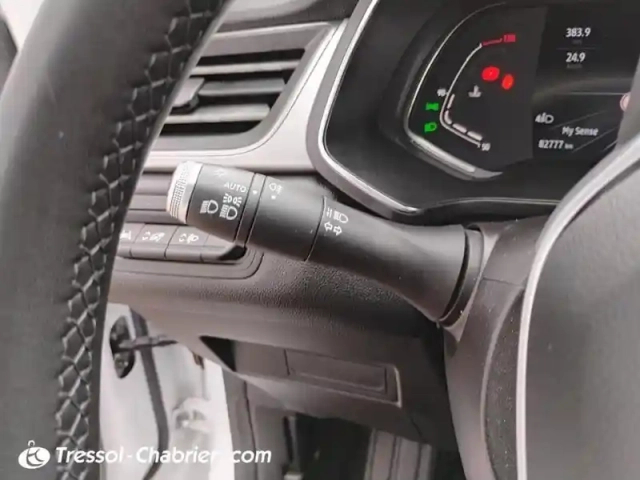 Renault Captur tce 140 edc - 21 intens — photo 27