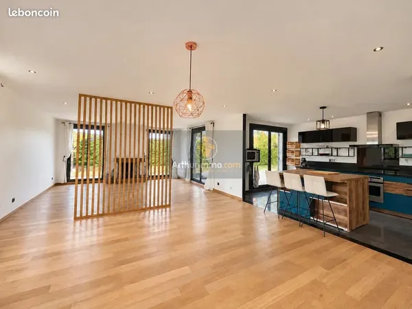 Maison 8 pièces 218 m²