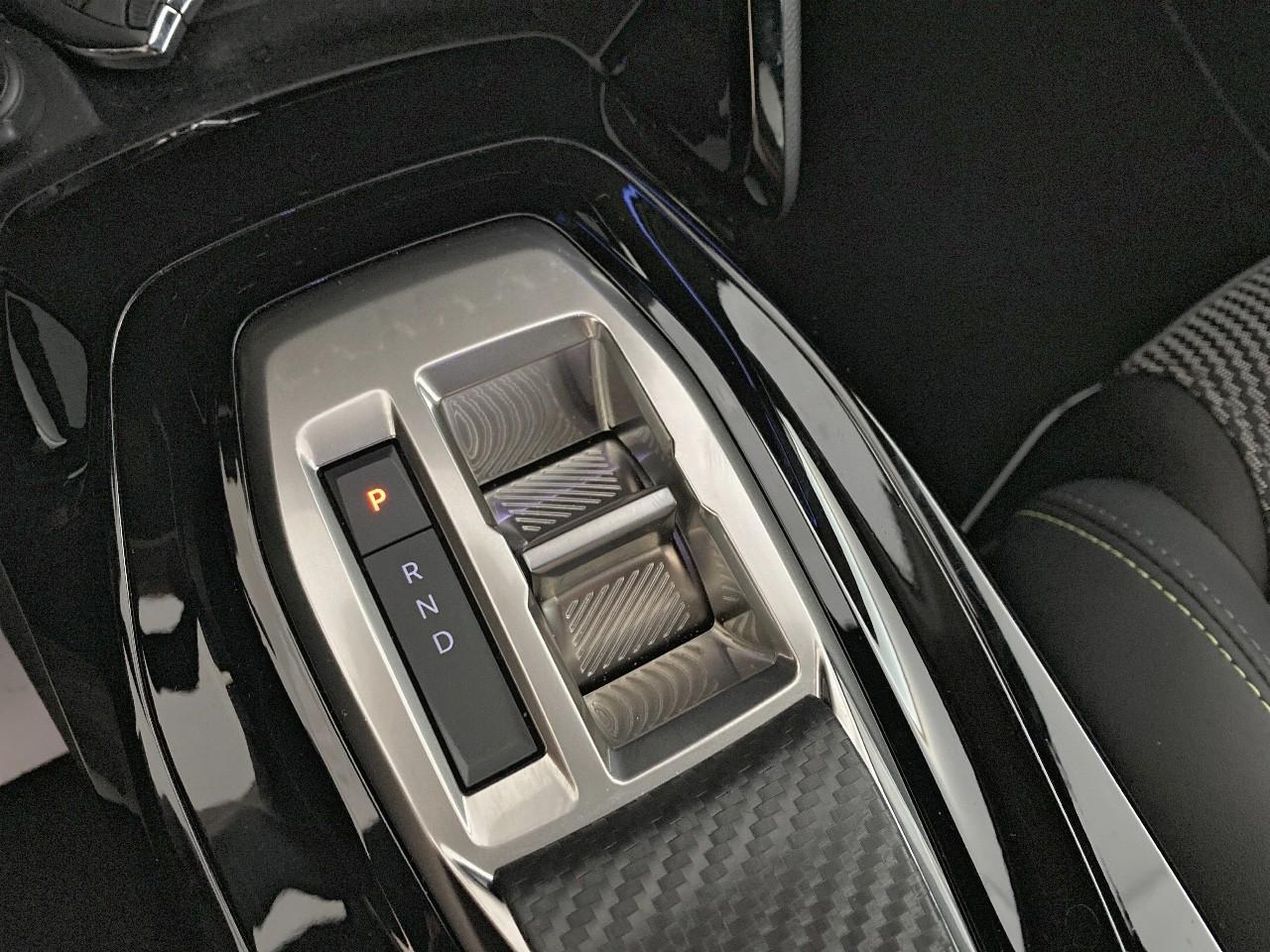 Peugeot 208 hybrid 145 ch e-dcs6 gt — photo 15