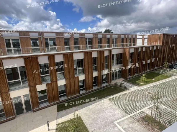 A louer bureaux 690m² à Saint-Jacques-de-la-Lande