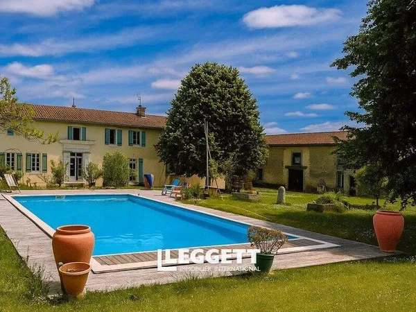 Maison 14 pièces 325 m²