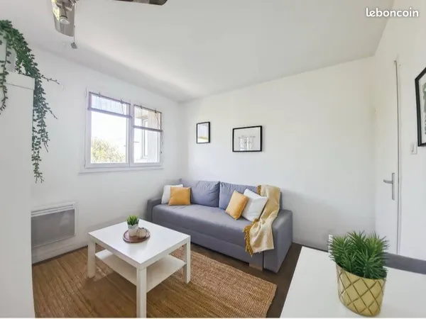À VENDRE - GRAND STUDIO LUMINEUX DE 26 m² AVEC PARKING, CAVE ET ASCENSEUR - SAINTE-ANNE, MARSEILLE 8