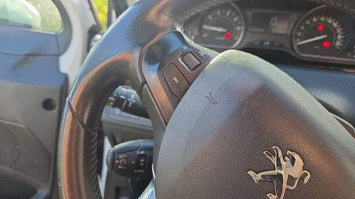 Peugeot 2008 1.2 PureTech 130 - Allure – 2018 – 76560 km – Essence – Boîte Manuelle — photo 22