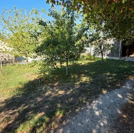 Terrain 560 m²