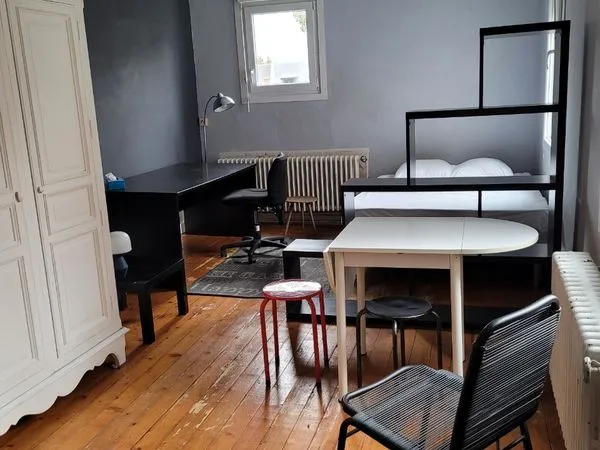 Grand chambre à louer pour étudiant