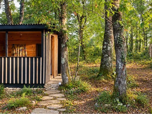 Terrain avec 2 chalets indépendants et une Tiny house