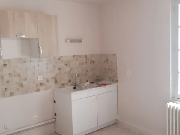 LOCATION F1 vide (possibilité meubles si demande)