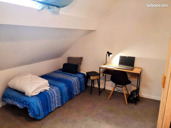 Chambre meublée dans colocation
