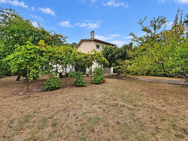 Auzeville-Tolosane - Maison familiale 120 m² avec 4 chambres, bureau et terrain arboré de 1 500 m
