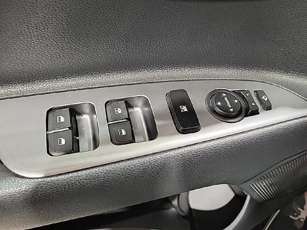 Kia Stonic 1.0 t-gdi 100 ch dct7 gt line premium — photo 23