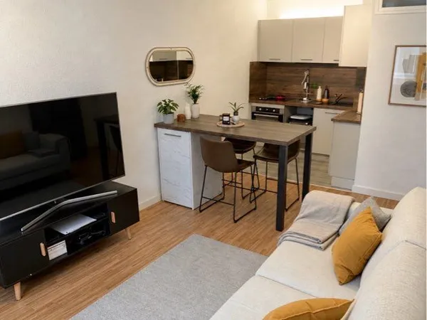 T1 bis meublé de 35 m² · Balcon vue montagne · Cave · 5 min à pied de la gare · 4 personnes maximum