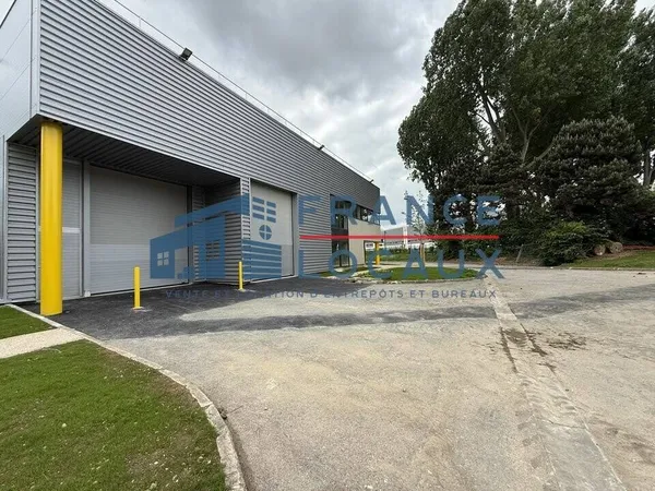 Local d'activité 938 m²