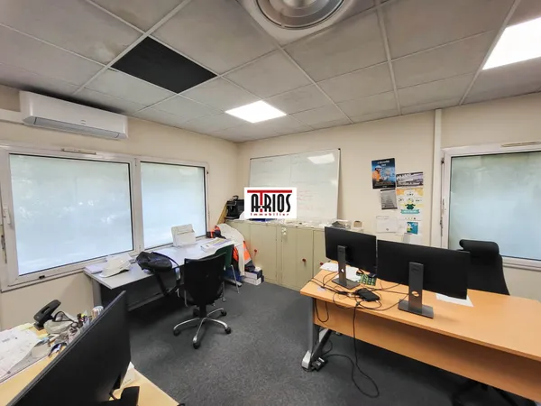 Local professionnel 800 m²