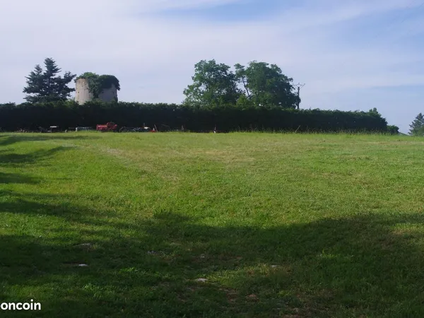 TERRAIN de 4 HA sur les hauteurs de Saint-Nauphary 82