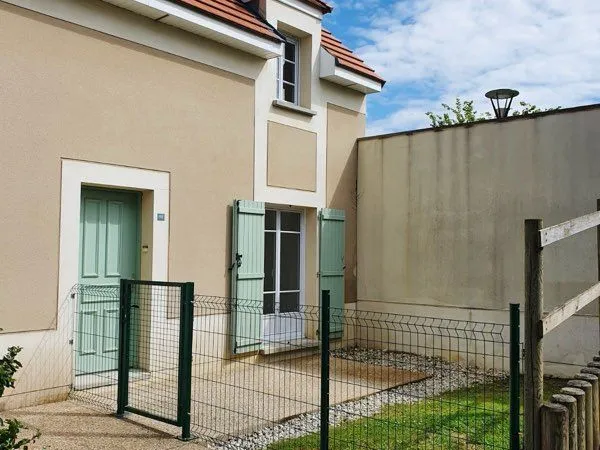 Maison - 80 m² - 3 chambres - Jardin privatif - Place de parking