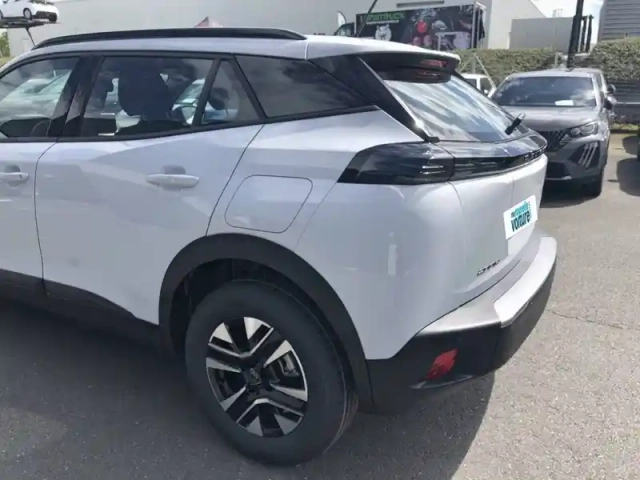 Peugeot 2008 hybrid 110 e-dcs6 — photo 7