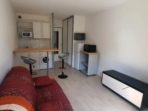 Studio meublé 32m2 parking privé