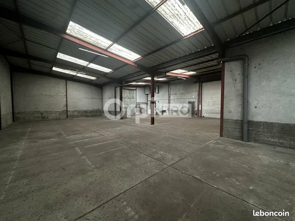 Local d'activité 860 m²