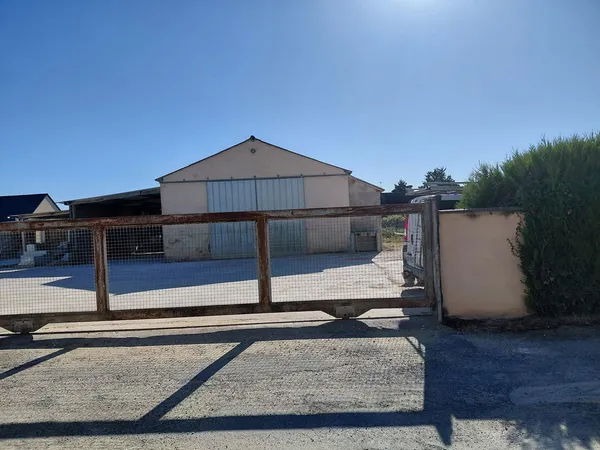 Local d’activité et entrepôt Location Ballon-Saint Mars 162m² 700€