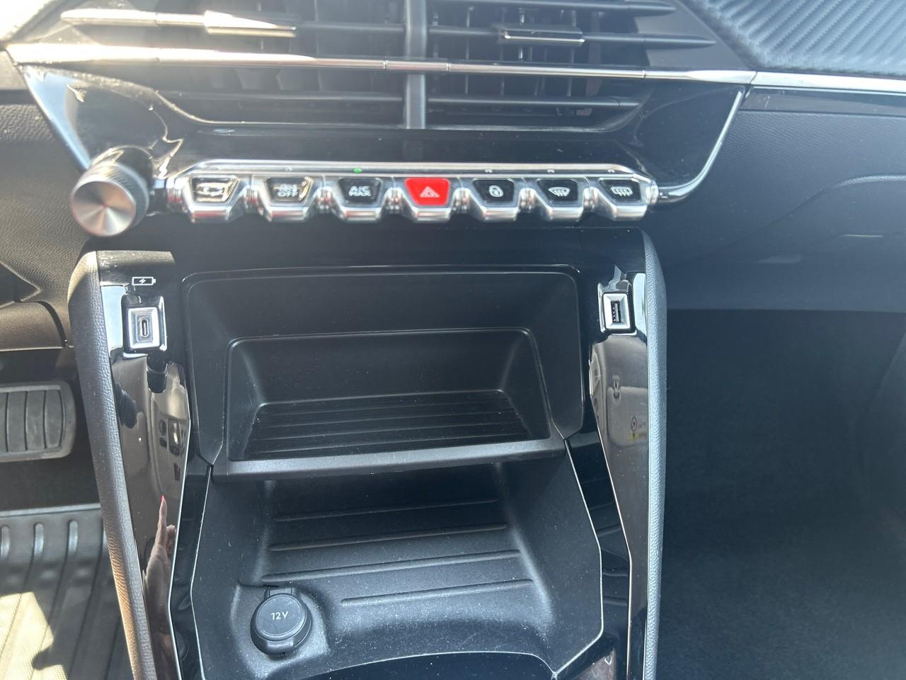 Peugeot 2008 e-2008 136ch style — photo 17