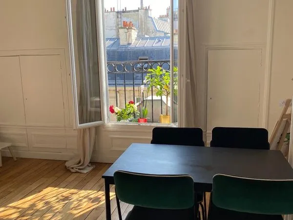 Paris 8ème : loue en meublé longue durée appartement 3 pièces 68,4 m2 (66,3 Carrez) rue Gal Foy
