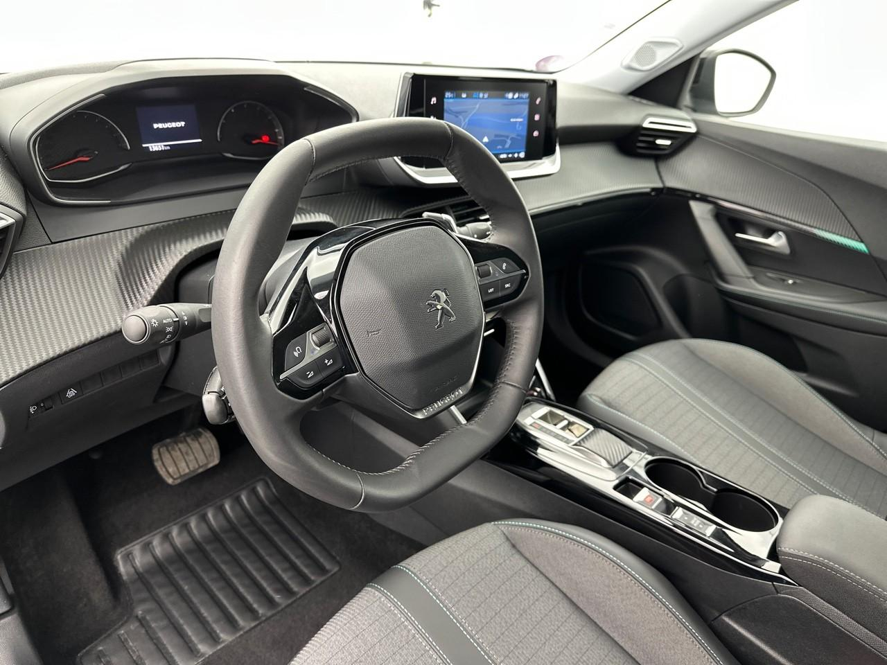Peugeot 2008 puretech 130 s&s eat8 allure — photo 8