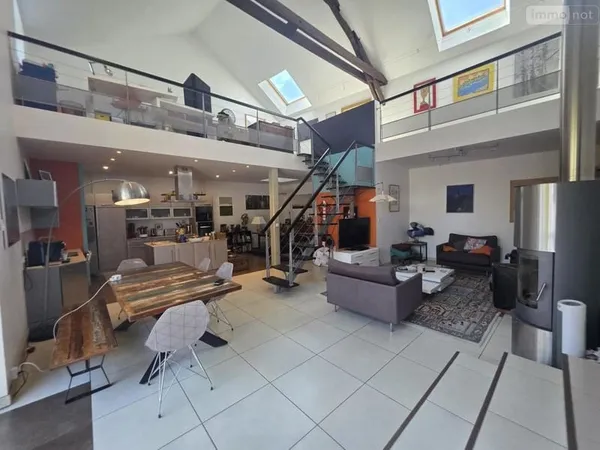 Charmante ferme rénovée avec piscine  260 m² habitables....