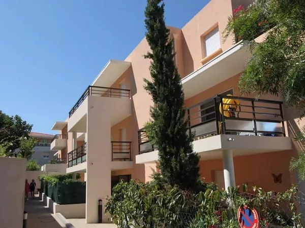 CORNICHE FLEURIE STUDIO REZ DE JARDIN