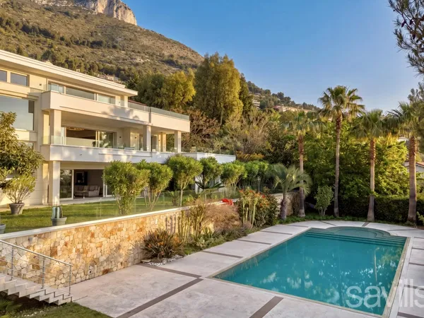 Luxueuse propriété moderne à l'entrée de Monaco