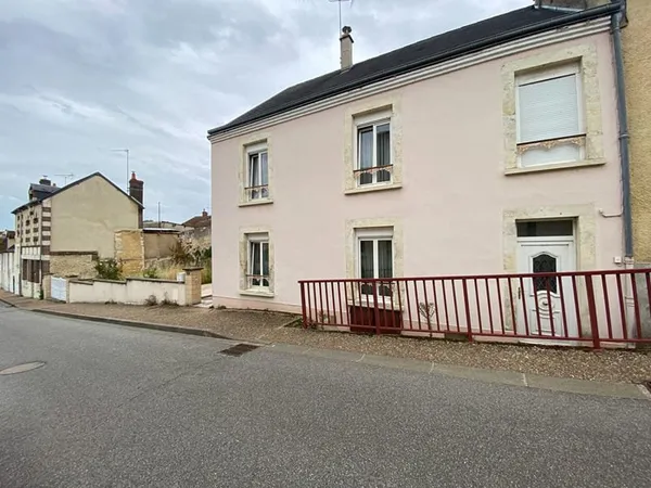 Entre LA FERTE-BERNARD et NOGENT LE ROTROU, maison 3 chambres