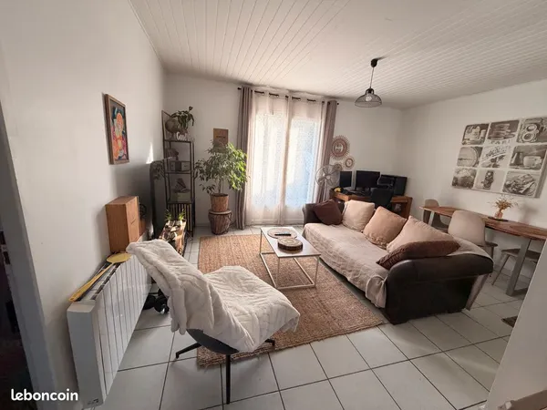 Maison T3 non meublée de 60 m² avec cour extérieure - Proche du centre de Parentis-en-Born
