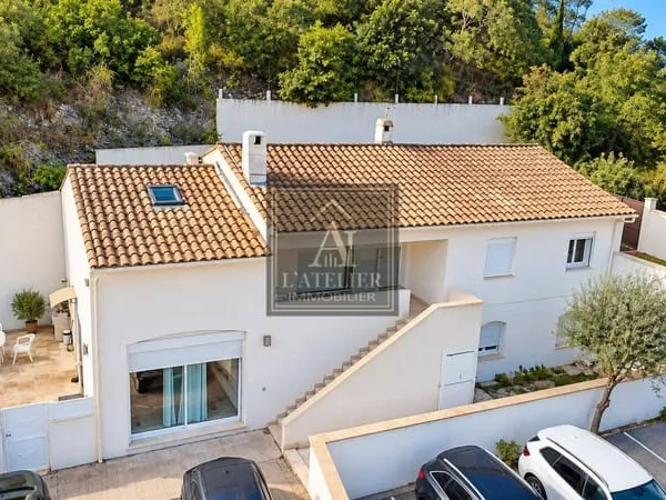 Maison 6 pièces 220 m²