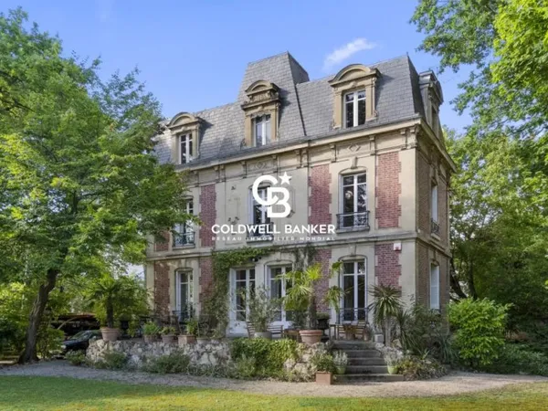 Hôtel Particulier Napoléon III de 300m2 Vésinet Sud