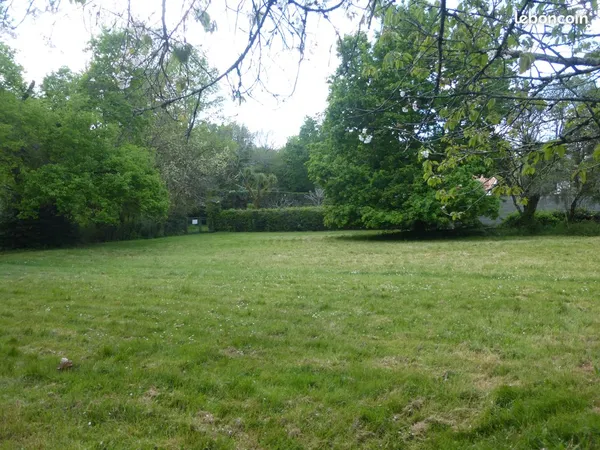 Fontcouverte Terrain constructible 2570m2 4km Saintes