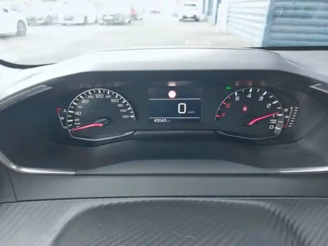 Peugeot 208 puretech 75 s&amp;s bvm5 — photo 10