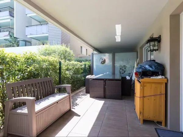 T2 AVEC TERRASSE ET PARKING