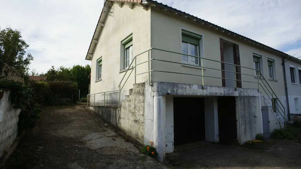 Photo 1