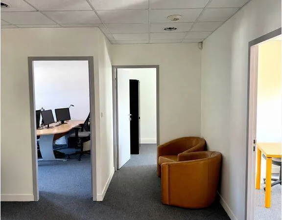 Local commercial 141 m²