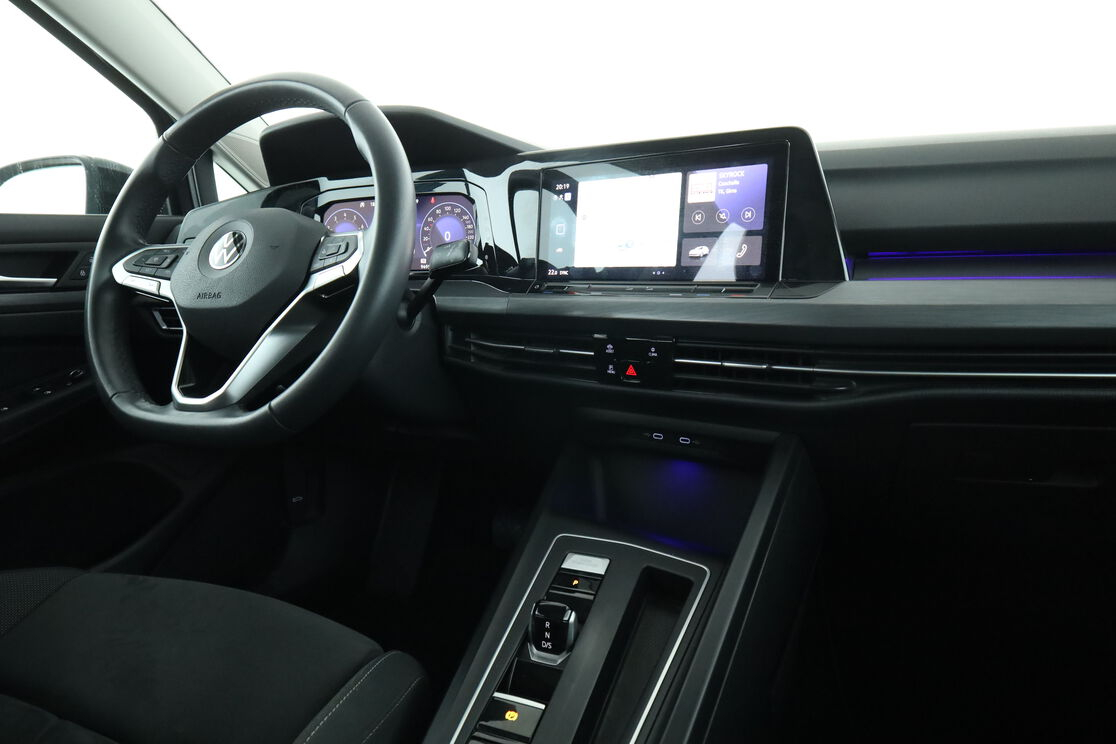 Volkswagen Golf VIII 1.5 eTSI OPF Style DSG7 — photo 12