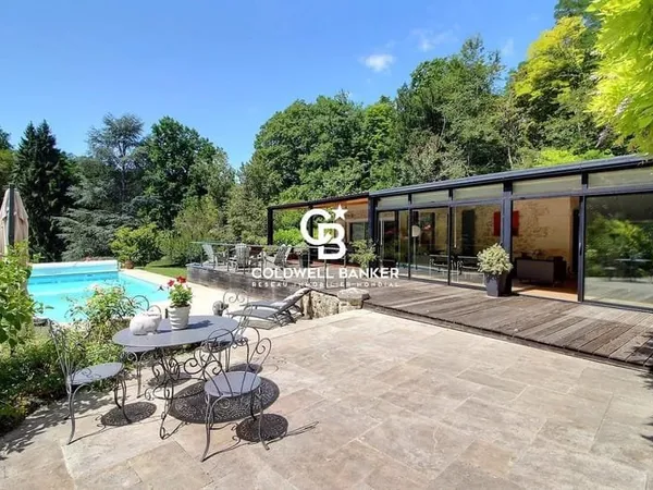 DEMEURE FAMILIALE PLAIN PIED - 5 CHAMBRES - PISCINE - 1 HA A 15 MIN DE BORDEAUX